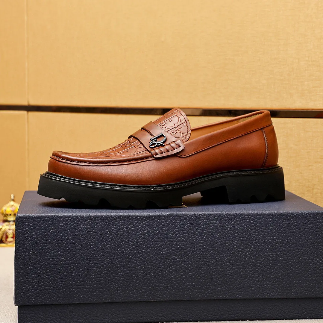 Men's shoes 💰480 💐 Product trademark: Dior "Dior" casual leather shoes Regular size: 39-44 (45🉑️customized) Product materials: Selected Italian imported first-layer calfskin embossed upper + classic hardware buckle, imported water-dyed 🐂 cowhide lining. Strong three-dimensional visual effect, original outsole color: 1⃣️color optional